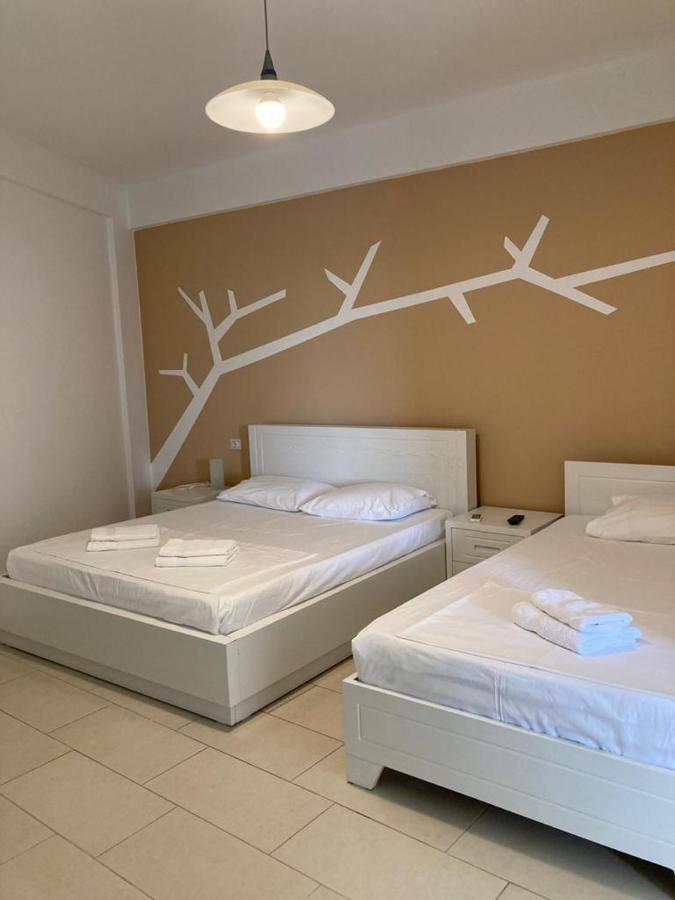 Aldi'S Guest House Вльора Екстер'єр фото
