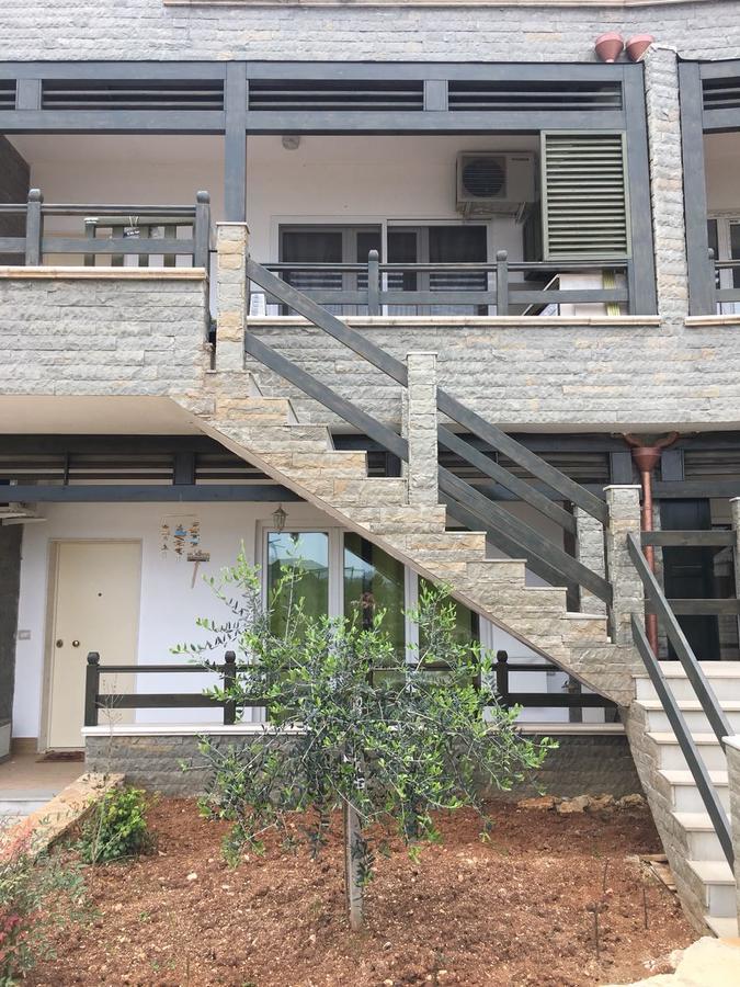 Aldi'S Guest House Вльора Екстер'єр фото